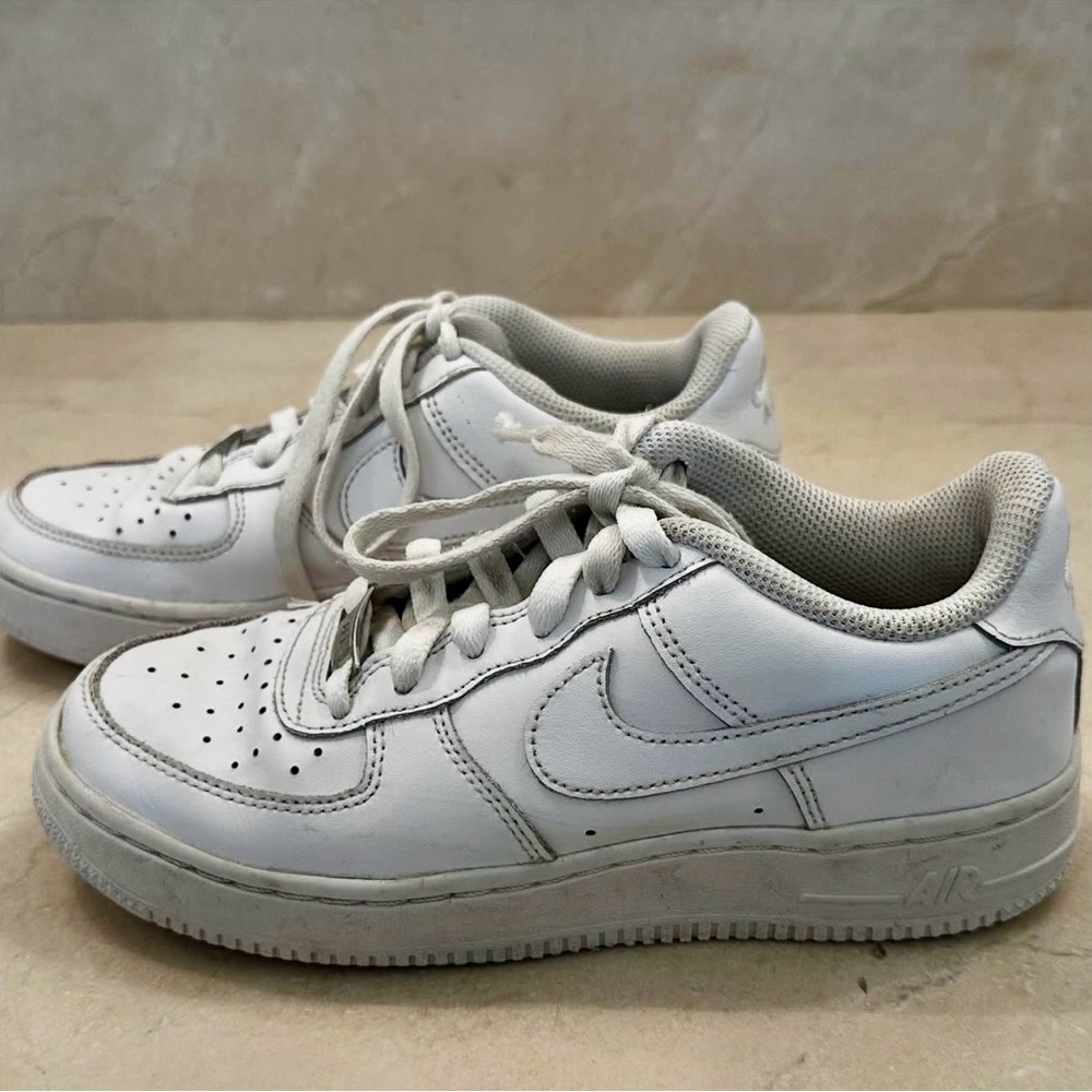 Nike Air Force 1 Big Kid size 3.5